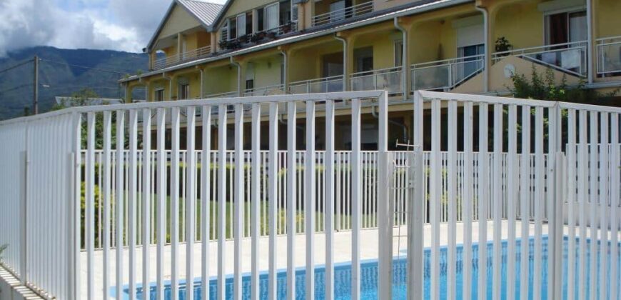 A vendre un appartement T3 d’environ 70 m2 situé dans une résidence sécurisée avec piscine au Tampon 14ème