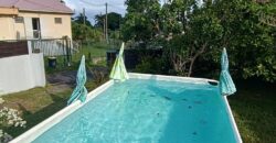 En vente une maison de plain-pied d’environ 60 m2 avec piscine à Saint Joseph