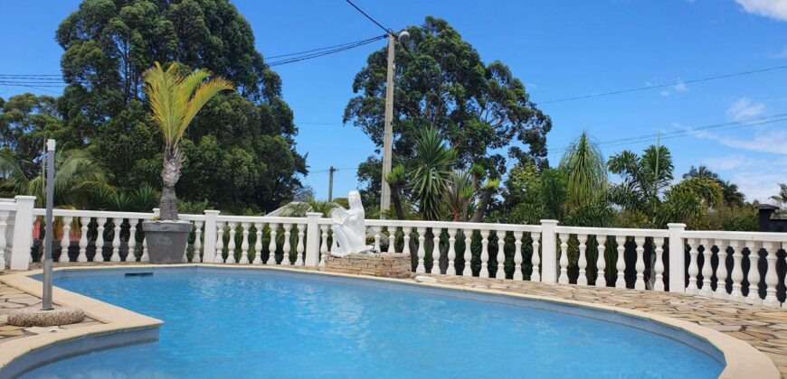 Superbe villa de 187 m2 avec piscine à louer située dans un beau cadre verdoyant à Saint Pierre