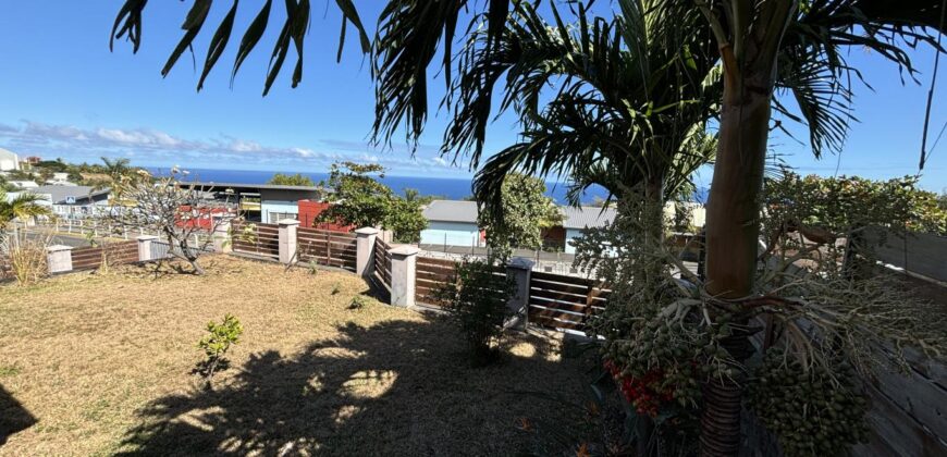 A vendre une ravissante villa T4 offrant une vue imprenable sur mer à Stella Saint Leu