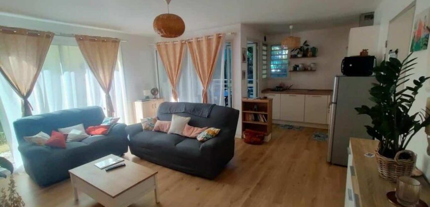 A vendre un confortable appartement avec jardin situé dans une résidence sécurisée à L’Entre Deux