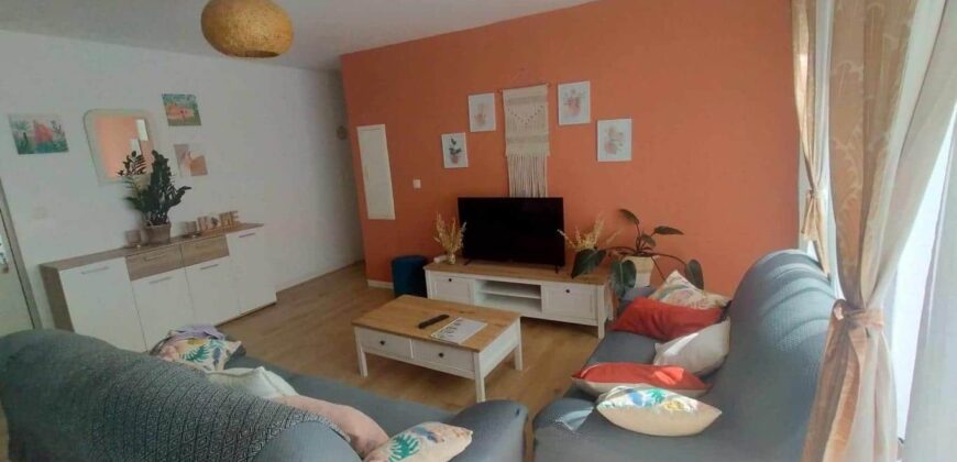 A vendre un confortable appartement avec jardin situé dans une résidence sécurisée à L’Entre Deux