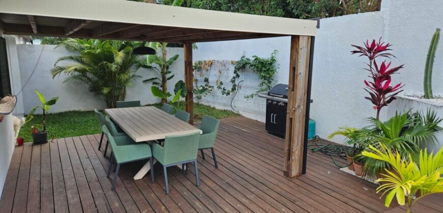 A vendre charmante maison T4 avec piscine et jardin à Saint Louis