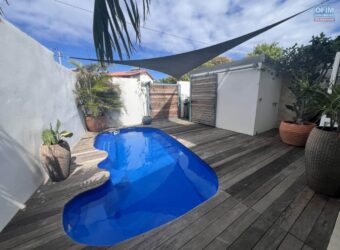 A vendre : Maison F4+ entièrement rénovée avec piscine, à 300 m de la plage de Saint-Pierre