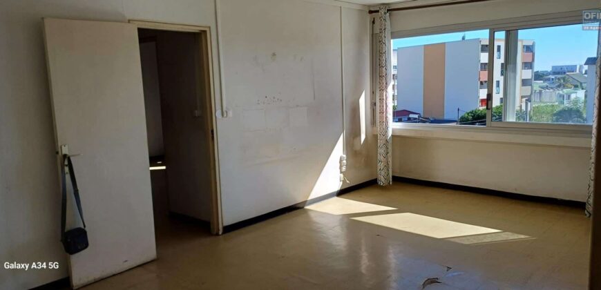 A vendre : Grand appartement T3 à rénover à Sainte-Clotilde