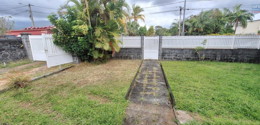 A louer maison F4 de 93,51 m² nichée en bord de mer à Sainte-Anne