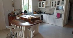 En vente une charmante maison familiale de 160 m², en impasse dans le sud de la Bretagne.