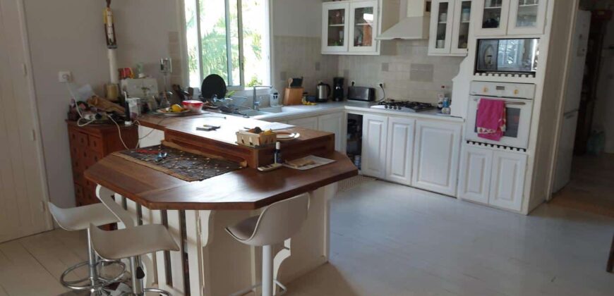 En vente une charmante maison familiale de 160 m², en impasse dans le sud de la Bretagne.