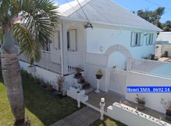 À Vendre : Belle Villa F5 de 226 m² avec Jardin et Piscine dans le secteur du Butor