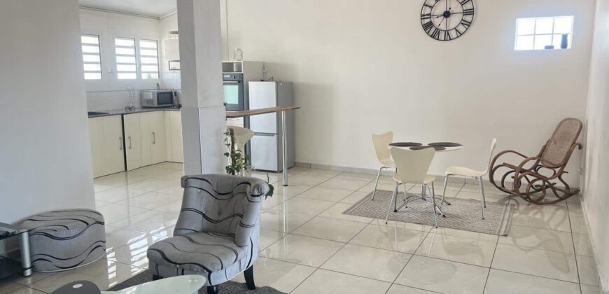 Location d’un charmant appartement T3 meublé dans une maison individuelle à Saint-Denis, quartier Providence.