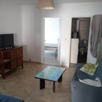 Location d’un appartement F2 meublé de 46,21 m² à Saint-Gilles-les-Hauts