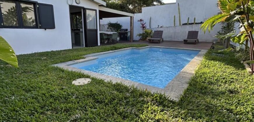 A vendre charmante maison F4 de 100 m² avec piscine dans un secteur prisé à Saint-Louis.