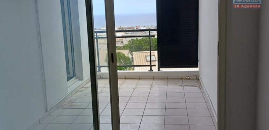 Location d’un appartement F2 dans la résidence Hélène 2 à Sainte-Clotilde.