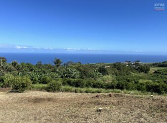 Terrain de 202 m² à vendre, proche centre-ville et collège, avec vue mer imprenable à Petite Île