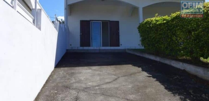 A louer: Appartement F3 en rez-de-chaussée à Mont Vert les Bas, Saint-Pierre.