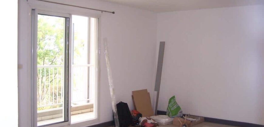 À louer agréable appartement T3 d’environ 62 m² implanté en plein centre-ville du Tampon