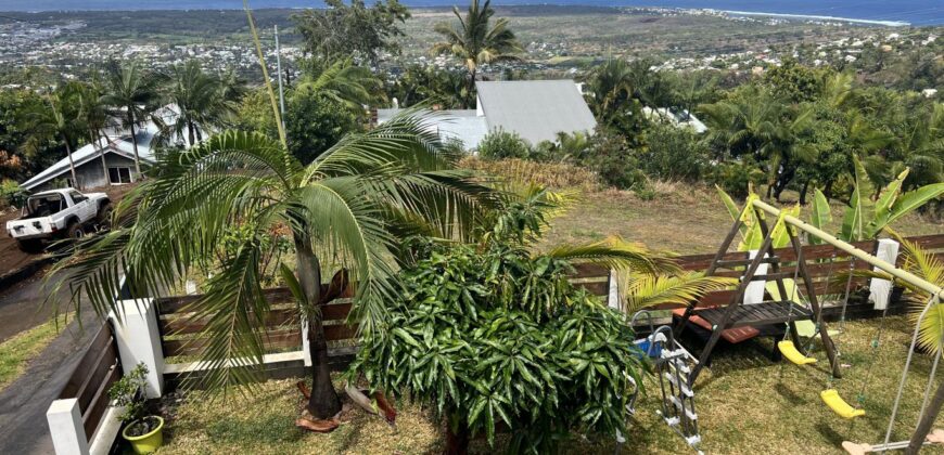 À vendre : Grande villa sur deux niveaux avec vue panoramique située sur la route de L’Entre Deux Canots