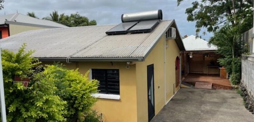 A louer villa T4 meublée avec piscine située dans le quartier calme de Bois D’olive