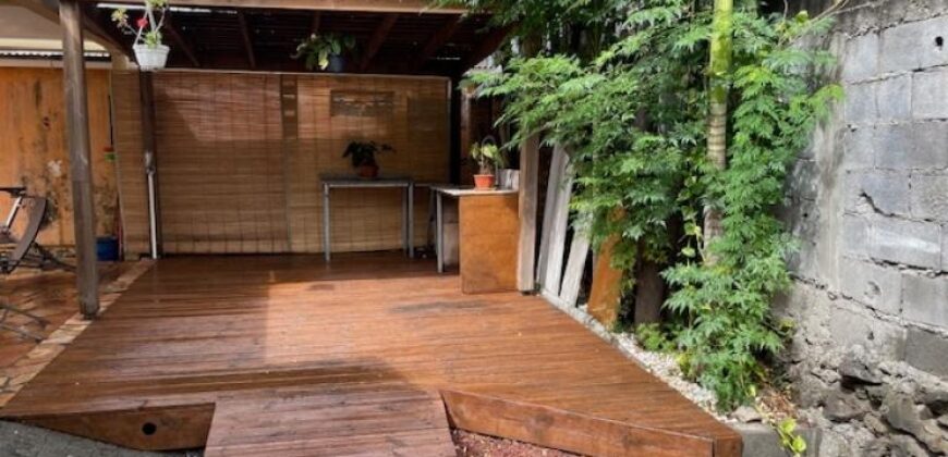 A louer villa T4 meublée avec piscine située dans le quartier calme de Bois D’olive