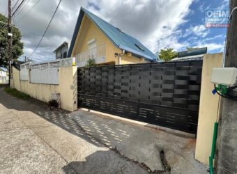 Villa F5 à louer avec garage et piscine située dans le secteur de La Pointe au Tampon