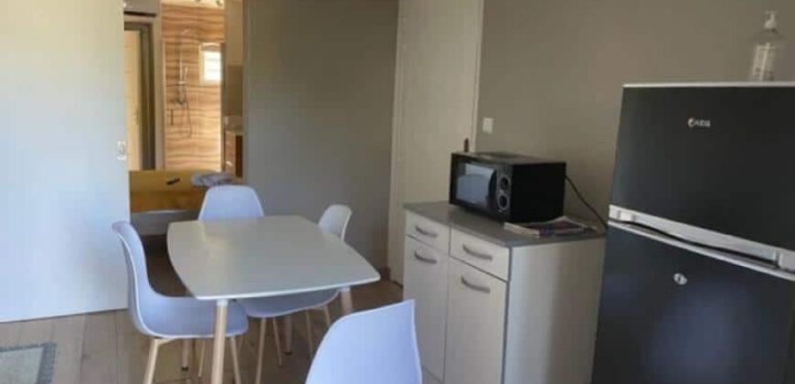 Appartement T2 meublé à louer dans une villa coloniale avec piscine commune à Saint Pierre