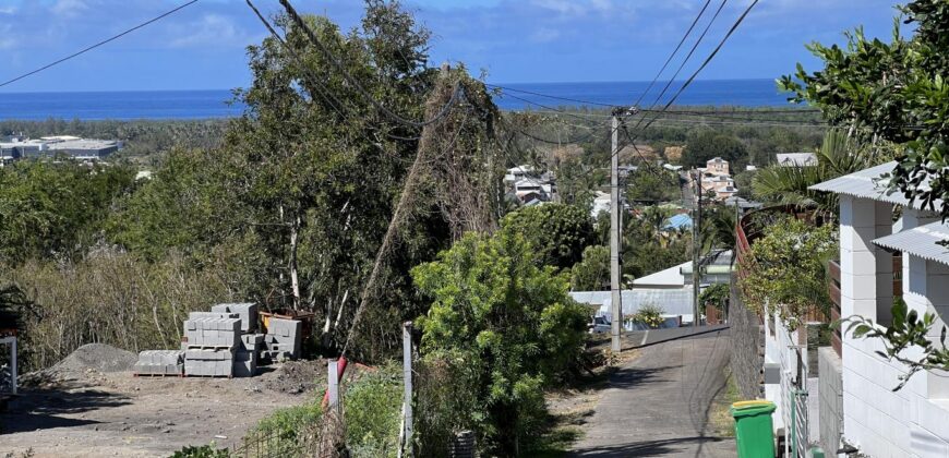 À vendre : Maison F3+ située en hyper centre, offrant tranquillité et vue imprenable sur la mer