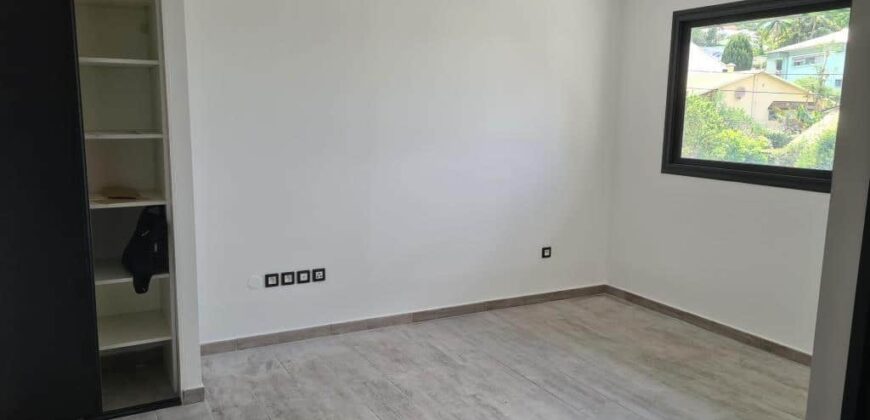 À louer : charmant studio récent de 24 m², idéalement situé près de l’université au Tampon.