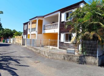 A vendre: Appartement avec petit jardin dans une résidence sécurisée à Ravine des Cabris.