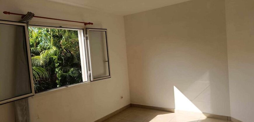 A vendre: Appartement avec petit jardin dans une résidence sécurisée à Ravine des Cabris.