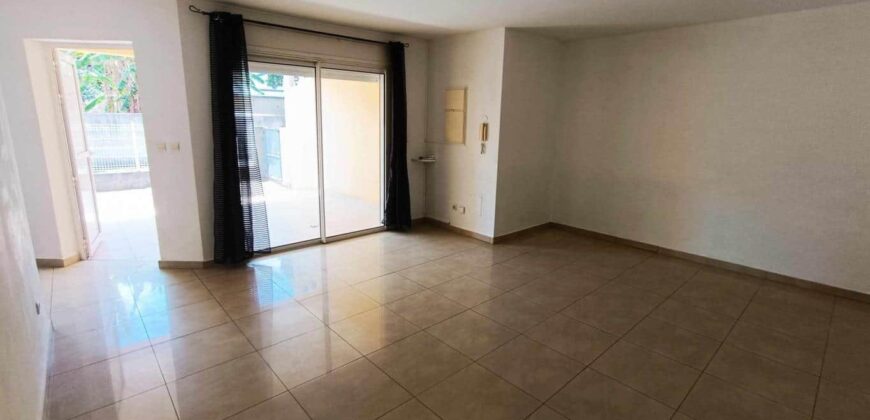 A vendre: Appartement avec petit jardin dans une résidence sécurisée à Ravine des Cabris.