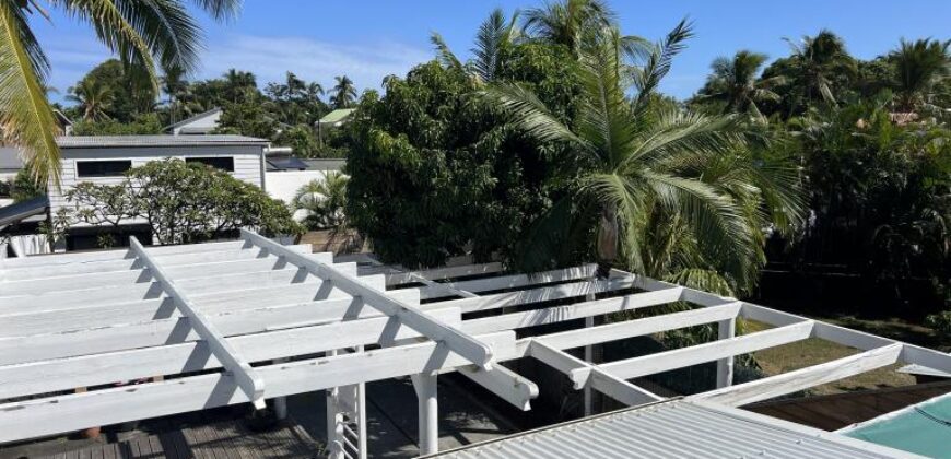 A vendre une superbe maison T6 meublée située dans un environnement calme proche de la plage à Étang Salé Les Bains