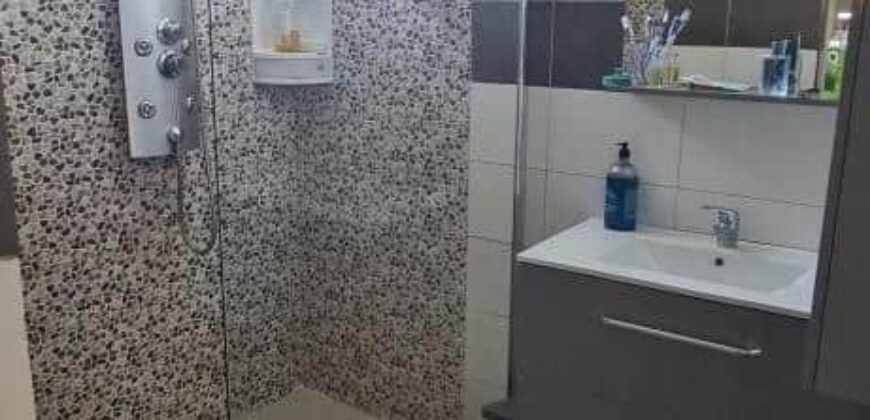 À Vendre : Charmante villa avec deux appartements autonomes avec vue mer au Tampon