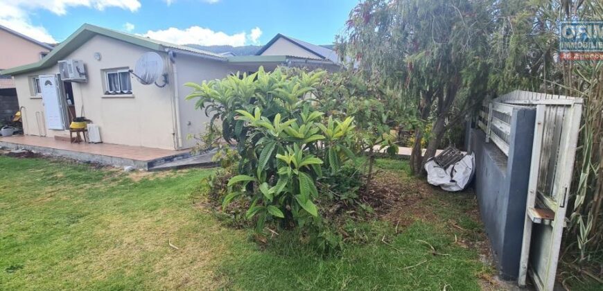 Location villa T3 d’environ 70 m2 avec jardin arboré située dans un quartier calme à la Plaine des Cafres