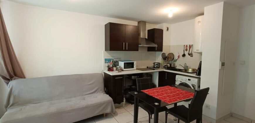 Vente appartement T2 de 39 m2 avec varangue et parking à Saint André