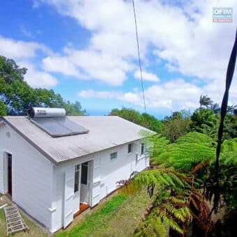 En location une charmante villa créole de type F4 située à Trois Bassins