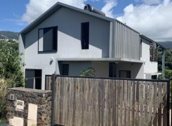 Location d’une charmante villa moderne F4/5 avec vue sur la montagne à Beauséjour.