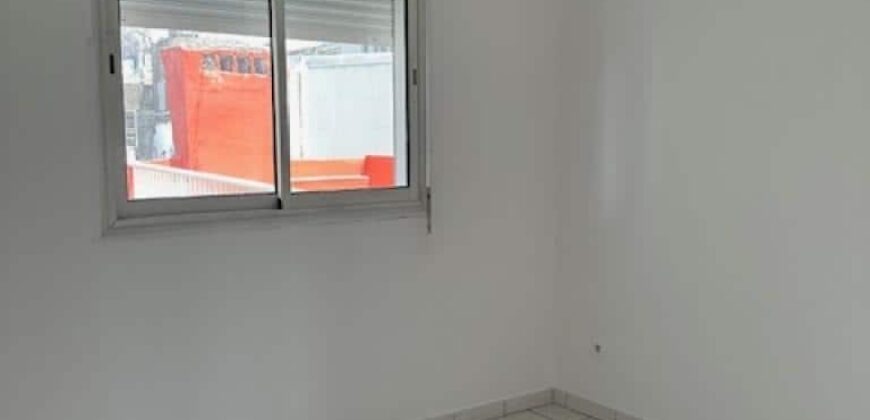 Appartement de 70 m² à louer en centre-ville de Saint-Pierre – Proche plage et commerces