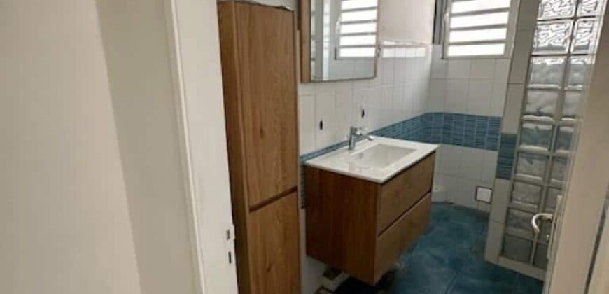 Appartement de 70 m² à louer en centre-ville de Saint-Pierre – Proche plage et commerces