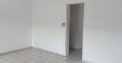 Appartement de 70 m² à louer en centre-ville de Saint-Pierre – Proche plage et commerces