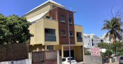 Charmant T4 duplex à louer situé dans une petite résidence avec vue mer et montagne à saint Pierre