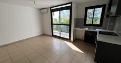 A vendre : Charmant studio de 28,29 m² avec balcon et vue sur l’océan, dans la Résidence Clos des Jacarandas aux Avirons.