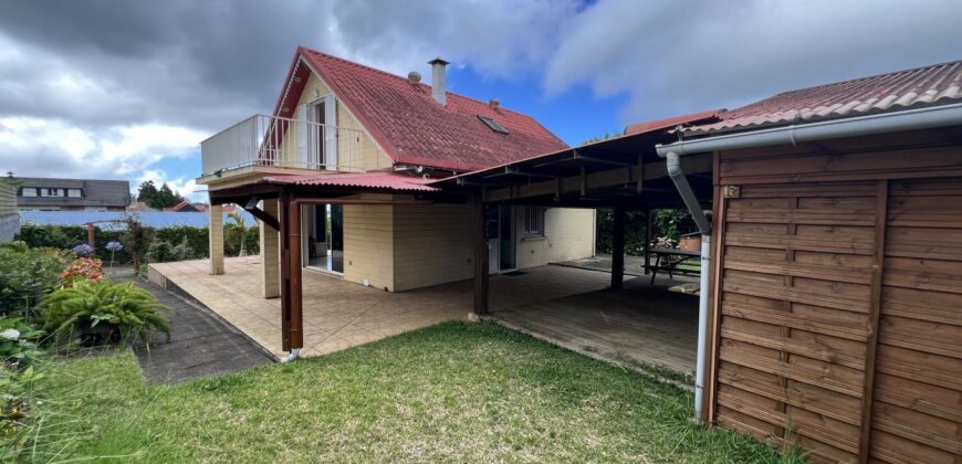 A vendre une grande maison T4+ avec vue mer et montagne située dans le village de Tevelave