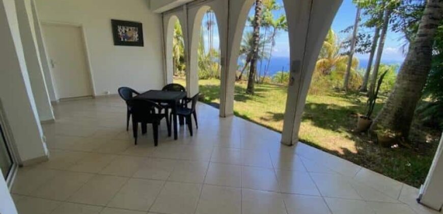 Location d’un appartement indépendant en rez-de-chaussée d’une maison, offrant belle vue sur mer à La Montagne.