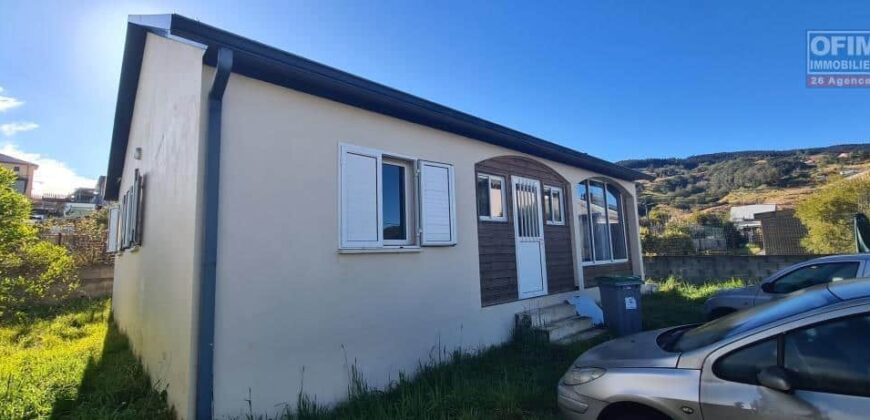 A vendre une villa de type F4 d’environ 90 m2 située dans un quartier calme à La Plaine des Cafres au 27 ème