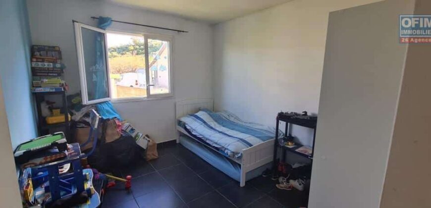 A vendre une villa de type F4 d’environ 90 m2 située dans un quartier calme à La Plaine des Cafres au 27 ème