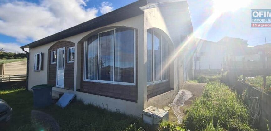 A vendre une villa de type F4 d’environ 90 m2 située dans un quartier calme à La Plaine des Cafres au 27 ème