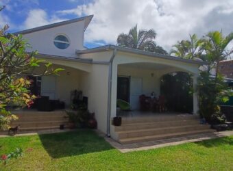 A louer une spacieuse villa de type F5 de 149 m² dans un quartier résidentiel à Saint-Gilles Les Hauts.