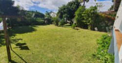 Location d’une maison créole F5 avec un grand jardin arboré sur la commune de Sainte-Anne à Cambourg