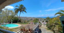 Superbe villa avec piscine à vendre offrant une vue imprenable sur l’océan à Saint Gilles Les Bains