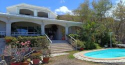 Superbe villa avec piscine à vendre offrant une vue imprenable sur l’océan à Saint Gilles Les Bains